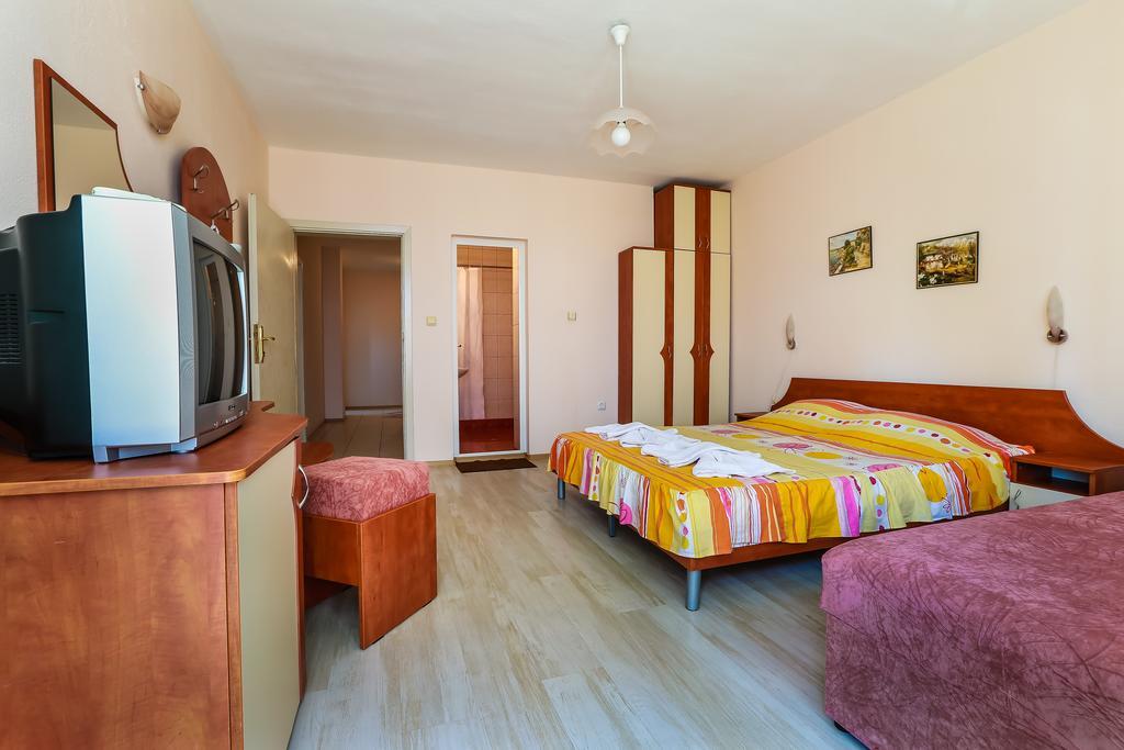 Guest House ,, Ekaterina" Nesebar Exteriör bild