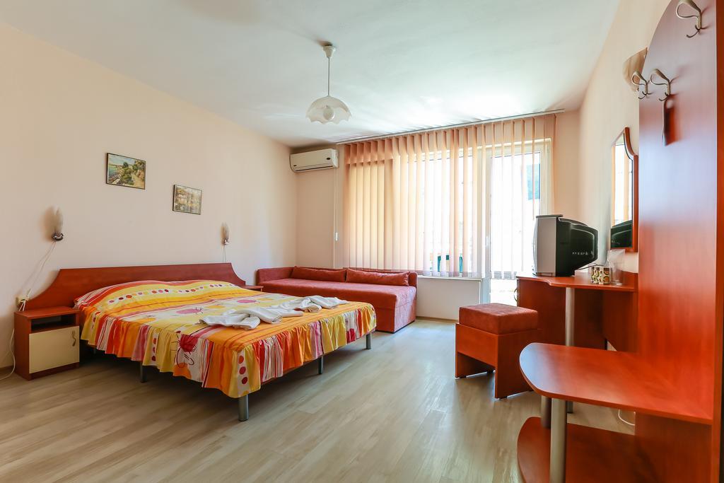 Guest House ,, Ekaterina" Nesebar Exteriör bild