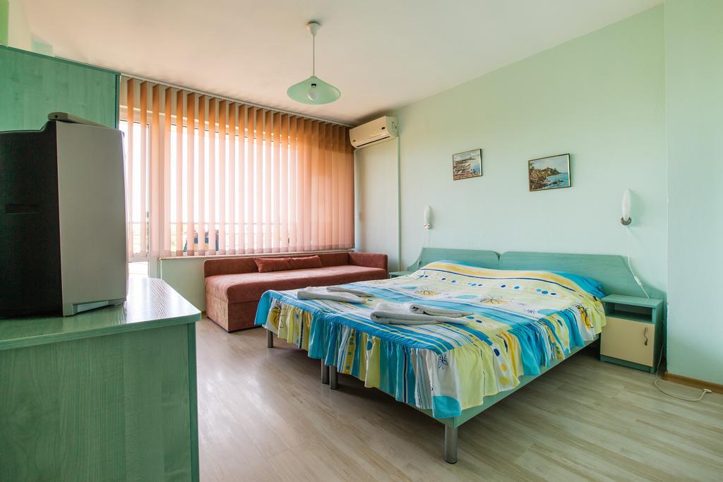Guest House ,, Ekaterina" Nesebar Exteriör bild