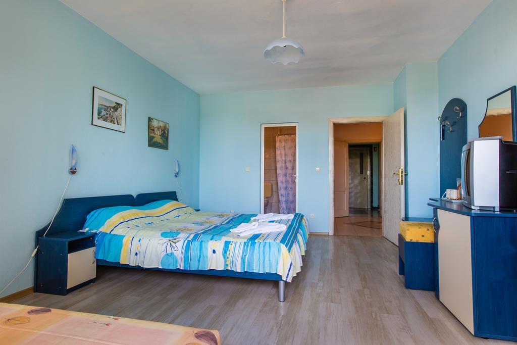 Guest House ,, Ekaterina" Nesebar Exteriör bild